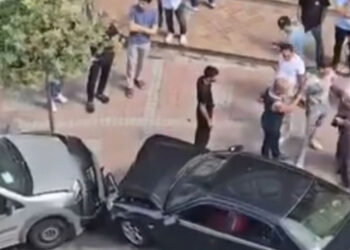 Trafik kazasında hamile kadına çarptı