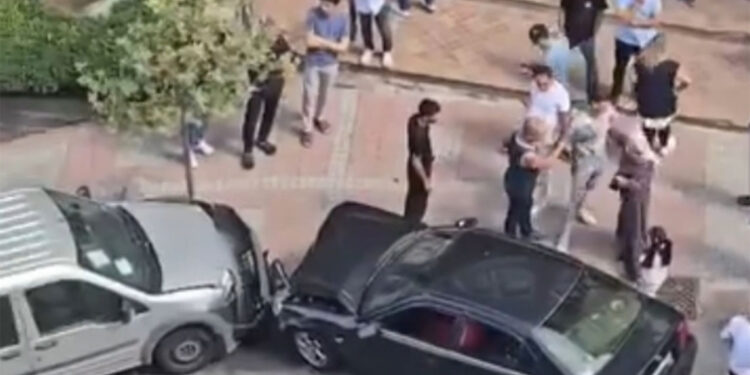 Trafik kazasında hamile kadına çarptı