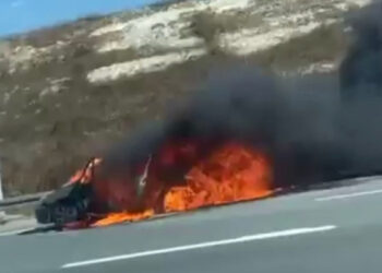 Kuzey Marmara Otoyolu'nda otomobil alev alev yandı