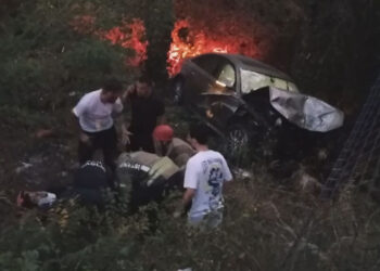 Maslak'ta kazada savrulan 2 araç ormana uçtu: 3 yaralı