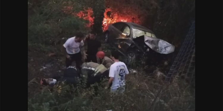 Maslak'ta kazada savrulan 2 araç ormana uçtu: 3 yaralı