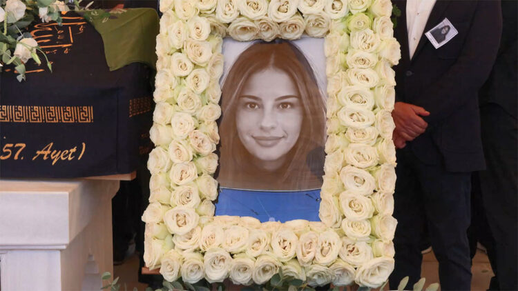 Defne Akçakayalıoğlu son yolculuğuna uğurlandı