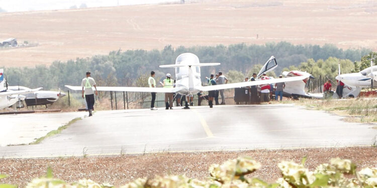 Ön dikmesinde arıza olan uçak Hezarfen Havalimanı’na iniş yaptı