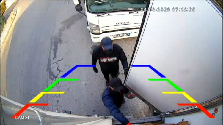 Kamyonlardan ve iş yerlerinden hırsızlık yapan 2 şüpheli yakalandı