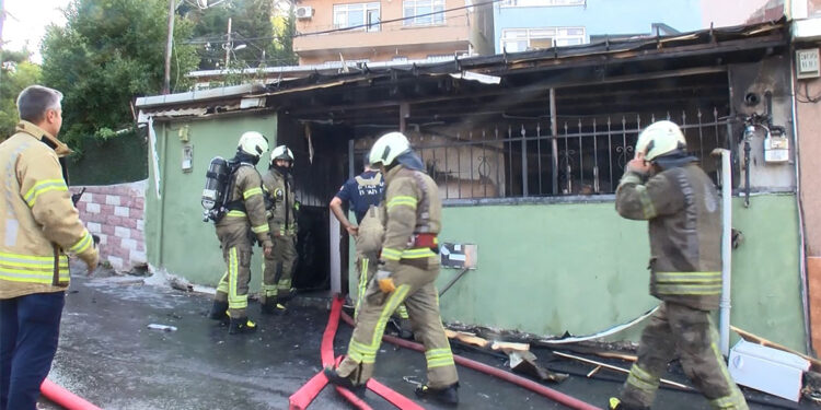 Sarıyer'de gecekonduda yangın çıktı; 2 kardeşten biri hayatını kaybetti