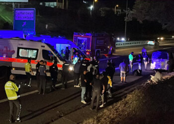 Sultanbeyli'de iki minibüs çarpıştı: 9 yaralı