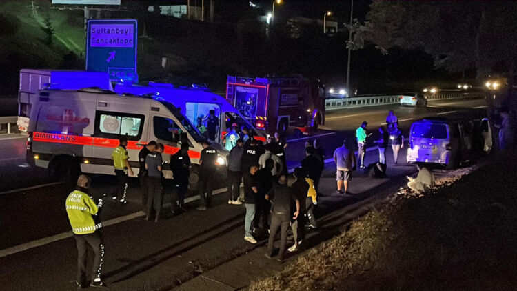 Sultanbeyli'de iki minibüs çarpıştı: 9 yaralı