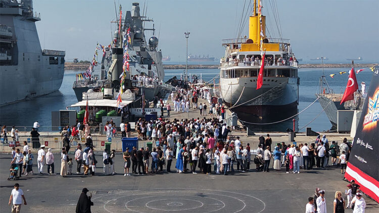 TEKNOFEST Mavi Vatan'da Zafer Bayramı yoğunluğu