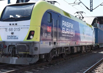 Çin-Türkiye-Avrupa Demiryolu Hattı'nda yola çıkan iki yük treni İstanbul'a ulaştı