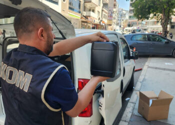 İzmir'de 5 milyon TL değerinde kaçak ürün ele geçirildi