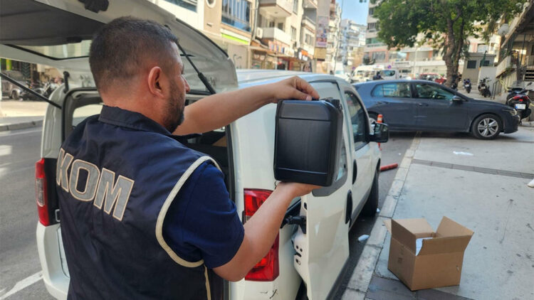 İzmir'de 5 milyon TL değerinde kaçak ürün ele geçirildi