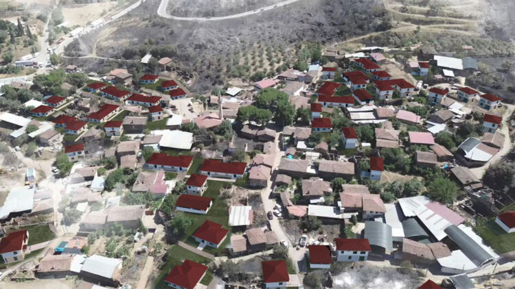 Ödemiş'te yanan evlerin yerine yeni evlerin inşası başlıyor