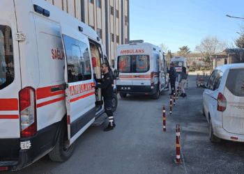 İhbara giden polis ekibi kaza yaptı: 5 yaralı