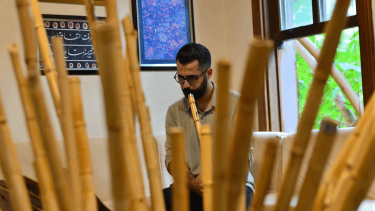 İmal ettiği neylerle neyzenlik geleneğini sürdürüyor