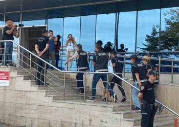 İndirimli tatil vaadiyle 300 kişiyi dolandırdığı iddia edilen çift yakalandı