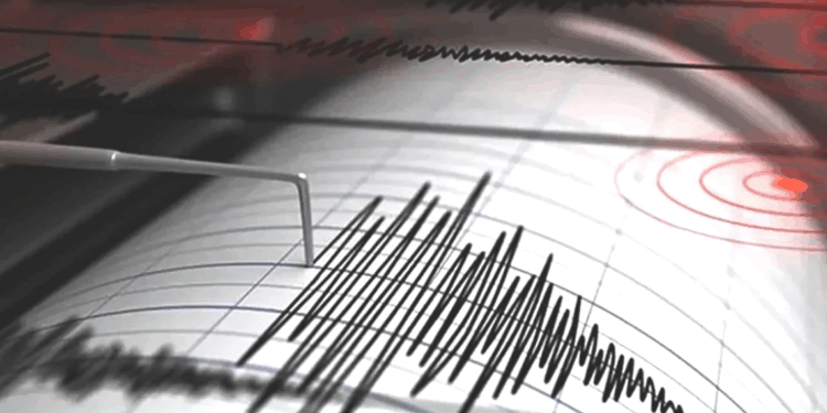 İran'da 5.7 büyüklüğünde deprem