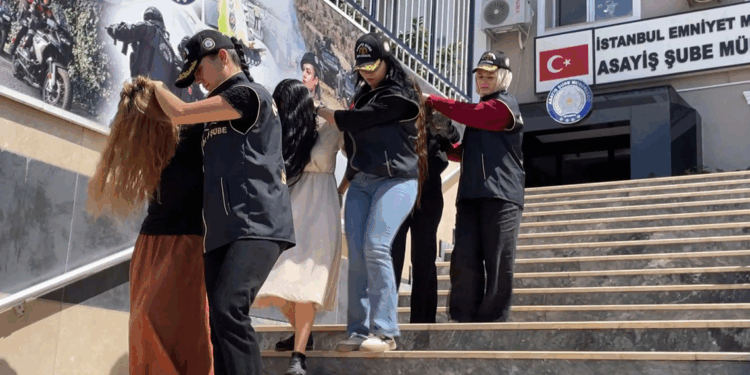 İstanbul'da 8 evden hırsızlık yapan 4 şüpheli tutuklandı