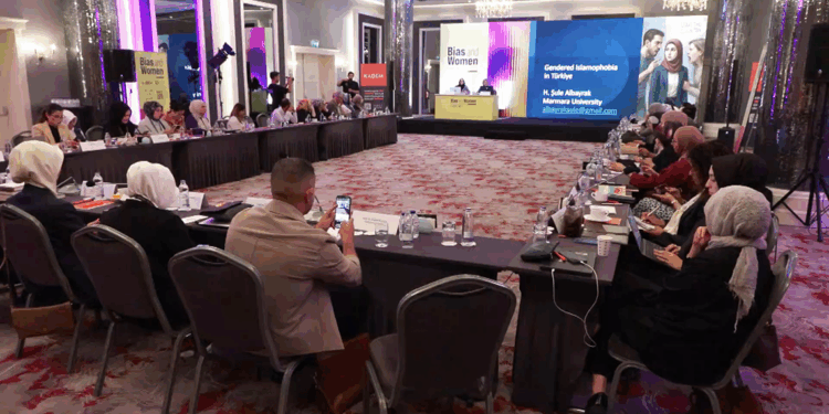 İstanbul'da Önyargı ve Kadın Çalıştayı başladı