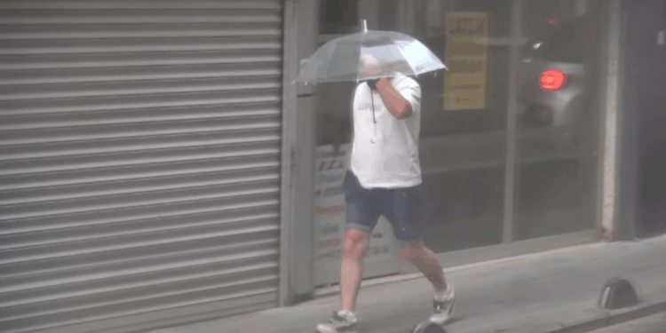 İstanbul'da gece saatlerinde sağanak ve fırtına etkili oldu