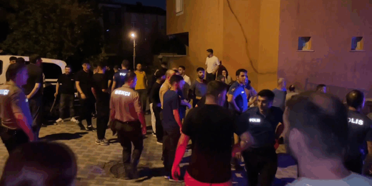 İstanbul'da vahşet! Sokakta satırlı saldırıya uğrayan kadın öldü