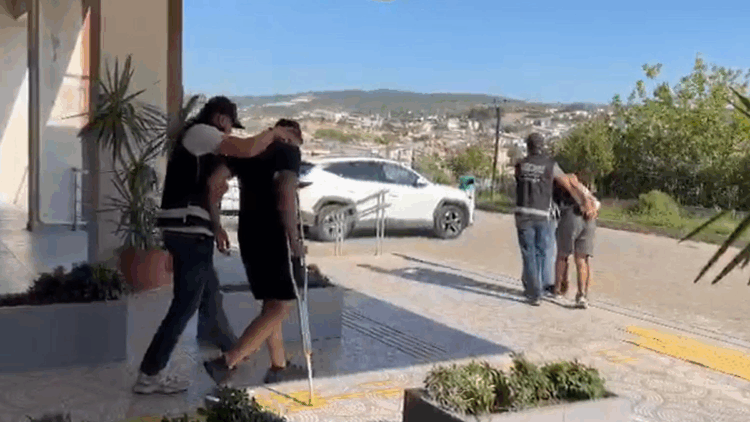 İzmir'de yağma ve iş yeri kurşunlamaya 4 tutuklama