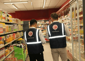 İzmir'deki marketlerde 'fahiş fiyat' ve 'etiket' denetimi