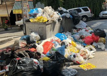 İzmir'in çöp sorununa tepki: Koku 5'inci kata kadar çıkıyor