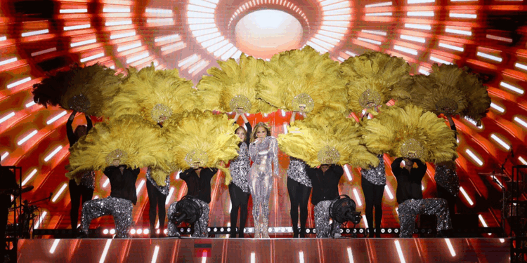 Jennifer Lopez, dünya turnesi kapsamında Sharm El Sheikh'te sahne aldı