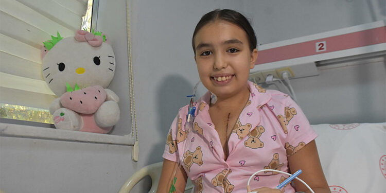 Kalp kapağı nakliyle sağlığına kavuşan Masal doktor olmak istiyor