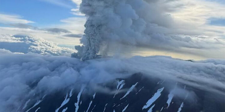 Krasheninnikov Yanardağı 600 yıl sonra faaliyete geçti