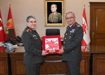 Selçuk Bayraktaroğlu görevi Orgeneral Metin Tokel'e devretti