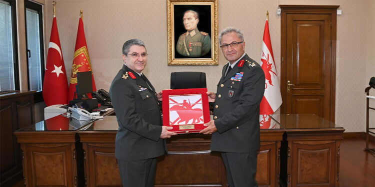 Selçuk Bayraktaroğlu görevi Orgeneral Metin Tokel'e devretti