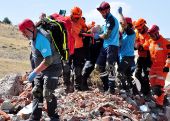 Kars'ta AFAD'dan gerçeğini aratmayan deprem tatbikatı