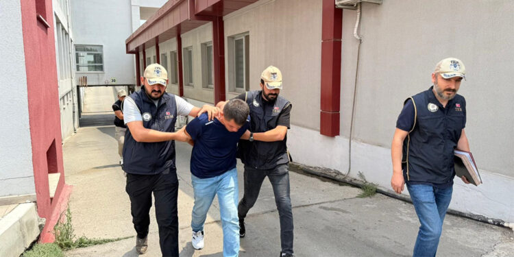 Kars'ta darbe girişimine katılan 2 ihraç uzman çavuş yakalandı