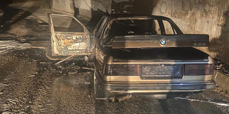 İki ayrı yangında otomobil ve forklift kullanılamaz hale geldi