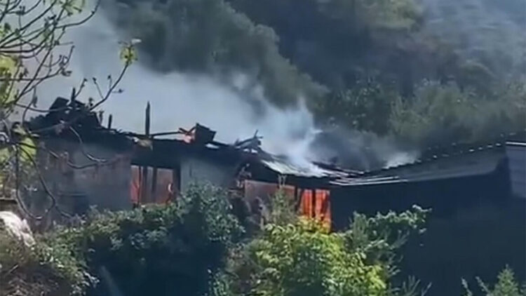 Kendi evini ateşe verdiği iddiasıyla gözaltına alındı