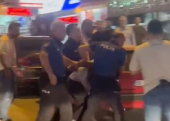 Kesici aletleri çevreye savuran şüpheliler gözaltına alındı
