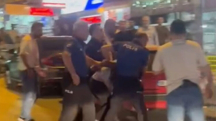 Kesici aletleri çevreye savuran şüpheliler gözaltına alındı