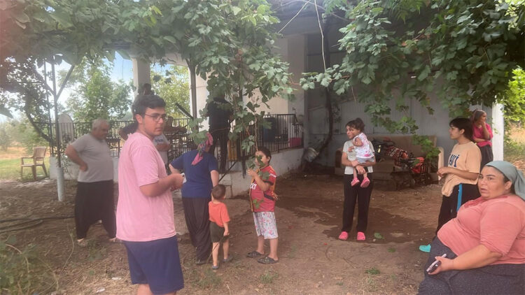 Konserve yapan ailesine yardım eden çocuğun ayağına 'yorgun mermi' isabet etti