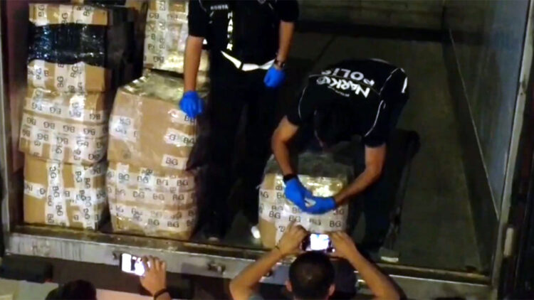 3 ayrı operasyonda 739 bin uyuşturucu hap ele geçirildi