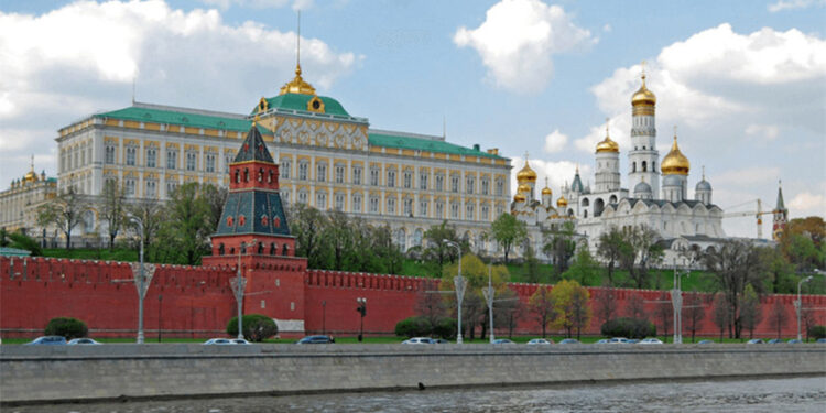 Putin ve Trump arasında samimi ve yapıcı bir telefon görüşmesi gerçekleşti