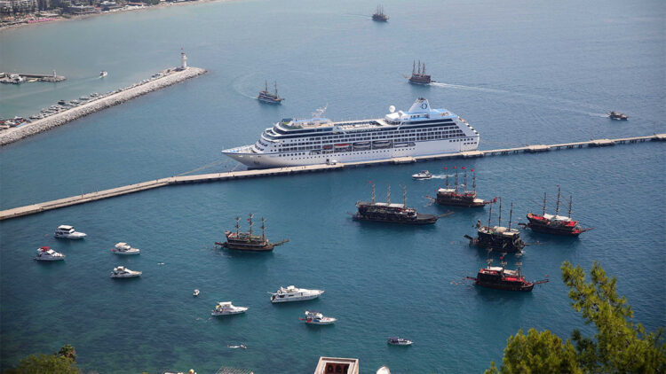 Kruvaziyer turizminde 12 yılın 'temmuz' rekoru