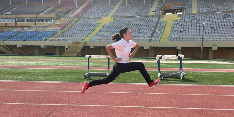 8 yaşında başladığı atletizm sporuna kızı ile devam ediyor