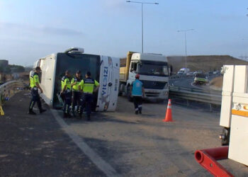 Kuzey Marmara Otoyolu'nda yolcu otobüsü devrildi; 3 ölü 20 yaralı