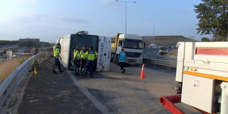Kuzey Marmara Otoyolu'nda yolcu otobüsü devrildi; 3 ölü 20 yaralı