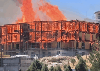 Kahramanmaraş'ta lojman inşaatında yangın
