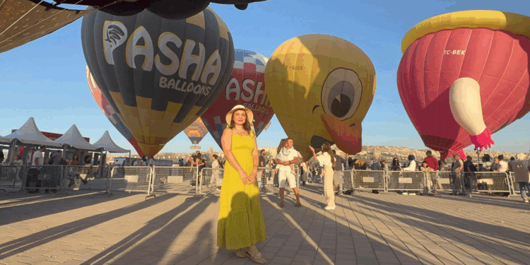 Kapadokya'da özel figürlü balonlar, gökyüzünü renklendirdi