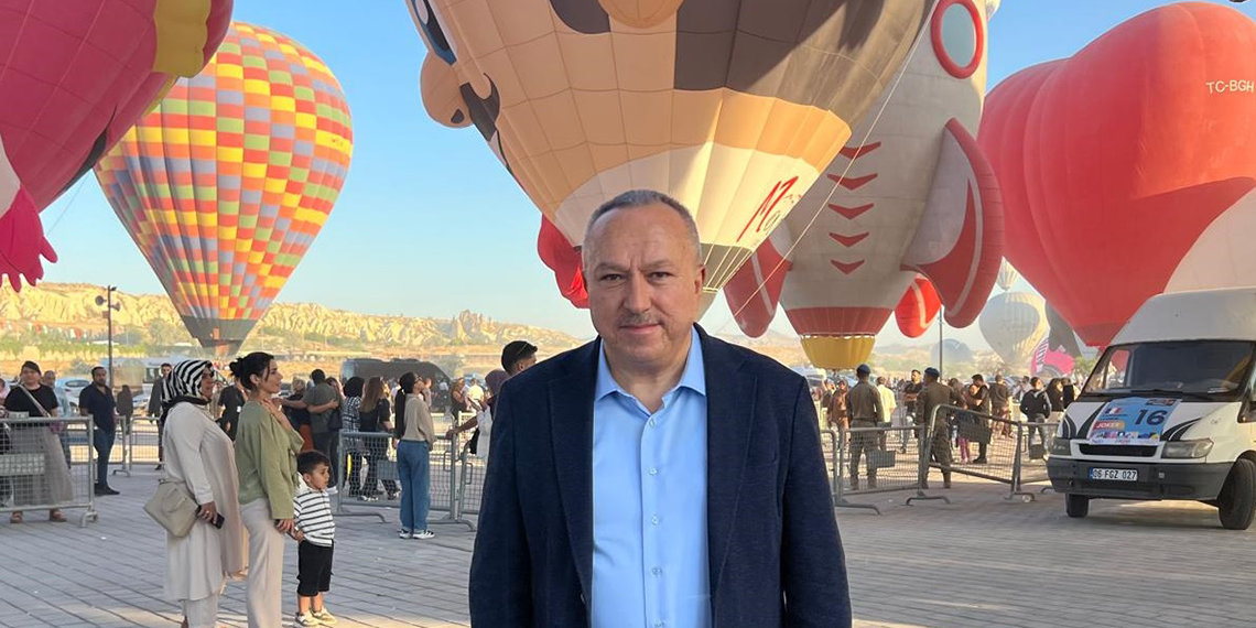 Kapadokya'da özel figürlü balonlar, gökyüzünü renklendirdi