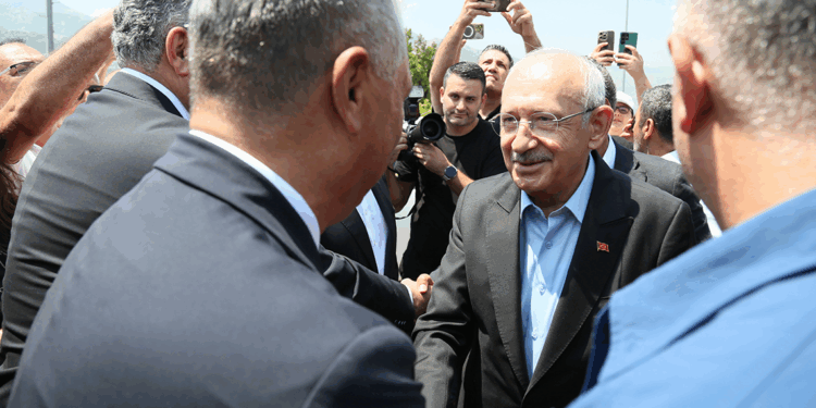 Kılıçdaroğlu, Muhittin Böcek ve Niyazi Nefi Kara'yı ziyaret etti