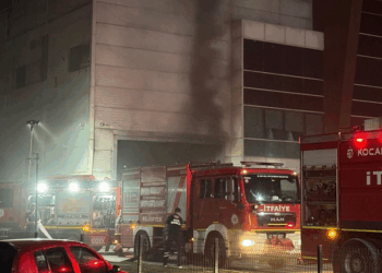 Kocaeli'deki geri dönüşüm fabrikasında çıkan yangın söndürüldü
